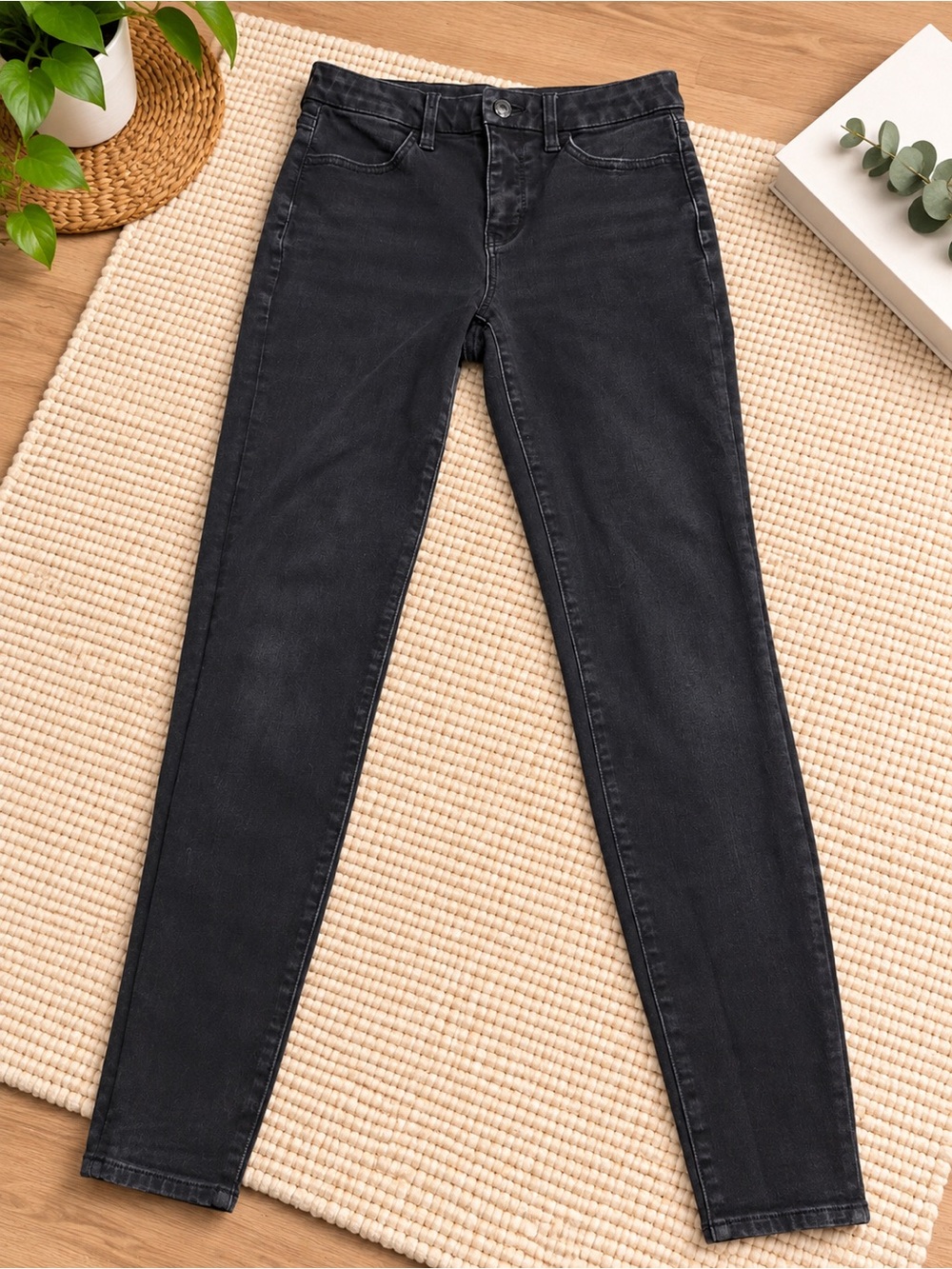 American Eagle Outfitters Black High-Rise Skinny Jeans